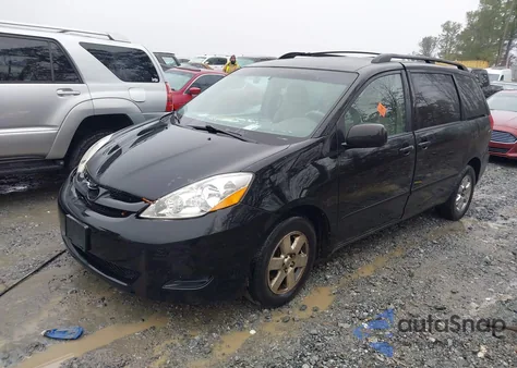 2010 Toyota Sienna Le z USA, uszkodzony, nr VIN 5TDKK4CC3AS334084